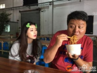 娱乐吃瓜剧组助理,助理视角下的剧组生活与明星幕后故事