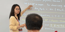 韦东奕帮博士团队解决数学难题让韦东奕连当3天“旁听生”！34岁女教授火了曾攻克困扰一个多世纪的难题